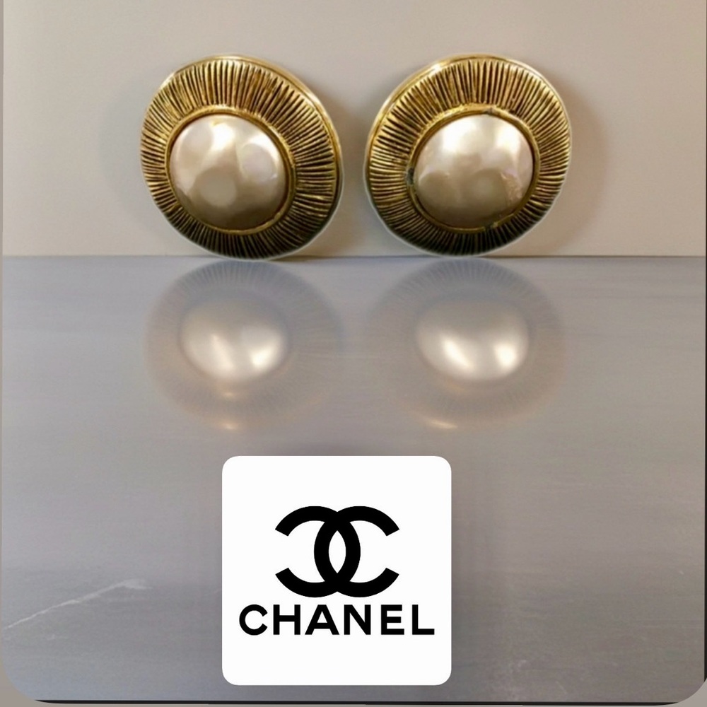 CHANEL CC Logo Pearl Gold Tone Earrings